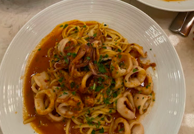 Francesca's signature dishes Rigatoni alla Vodka
Dana's Bolognese
Pollo Arrosto Romana